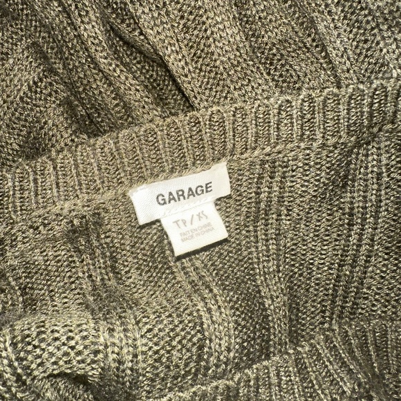 Size XS green flowy women’s sweater - Picture 2 of 2